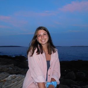 Meet your Posher, Chloe